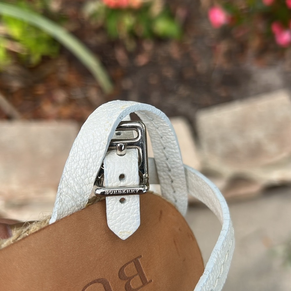Burberry Nova Check Heart Wedges COA - Picture 12 of 14